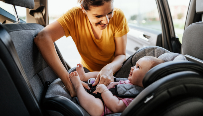 [Estudo] Assentos de segurança para crianças no carro: virados para trás para melhor proteção.