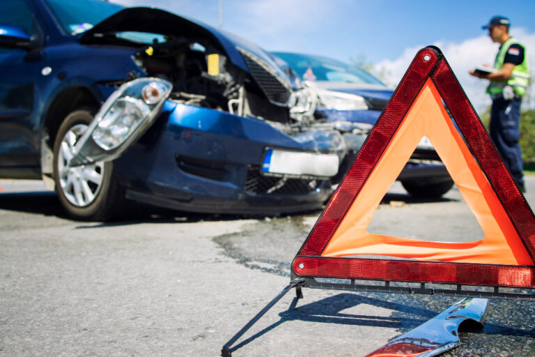 Compreender Colisões de Carros: Velocidade de Impacto e Prevenção